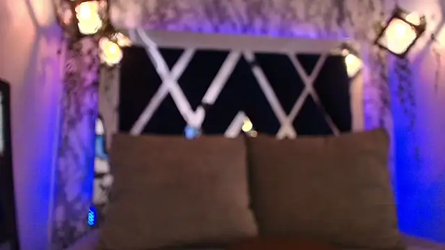 charlotte bluee online show from January 14, 2026, 6:44 pm