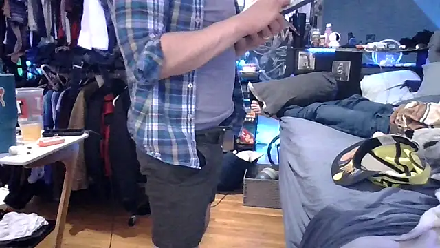 Snapshot of Sk00byJaXxX212 chatting on January 7, 2026, 3:44 am Sk00byJaXxX212 online show from January 7, 2026, 3:44 am