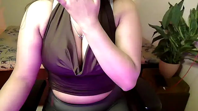 Snapshot of megancatluna chatting on February 23, 2026, 4:47 am megancatluna online show from February 23, 2026, 4:47 am