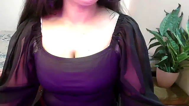 Snapshot of megancatluna chatting on February 24, 2026, 5:41 am megancatluna online show from February 24, 2026, 5:41 am