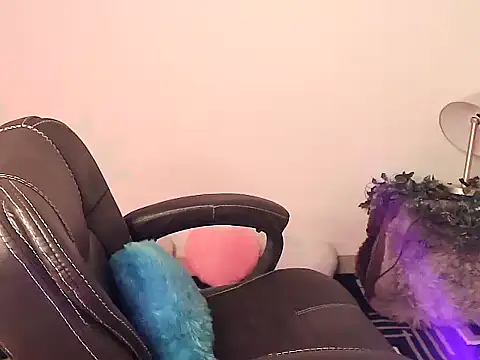 megancatluna online show from November 21, 2025, 4:33 am