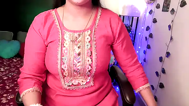 Snapshot of megancatluna chatting on January 16, 2026, 6:28 am megancatluna online show from January 16, 2026, 6:28 am