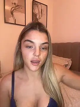 Chlo Brightly online show from February 12, 2025, 8:40 pm