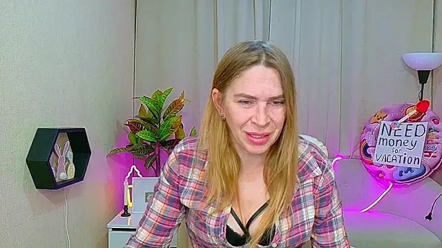 TessaDaybreak online show from May 26, 2026, 6:44 am