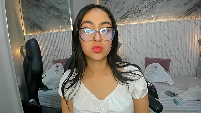 lucelly 15 online show from November 27, 2025, 11:43 am