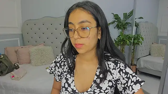 lucelly 15 online show from February 15, 2026, 11:31 am