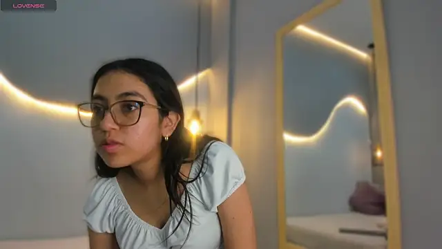 lucelly 15 online show from December 18, 2025, 11:47 am