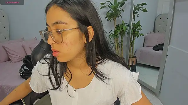 lucelly 15 online show from February 26, 2026, 11:43 am