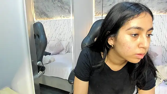 lucelly 15 online show from December 5, 2025, 12:04 pm