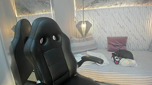 lucelly 15 online show from November 28, 2025, 11:43 am