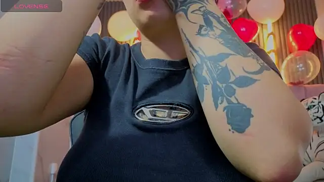 Snapshot of Anni_acker_b chatting on February 13, 2026, 12:27 pm Anni acker b online show from February 13, 2026, 12:27 pm