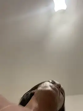 Snapshot of izinharioss chatting on February 14, 2025, 10:47 pm izinharioss online show from February 14, 2025, 10:47 pm