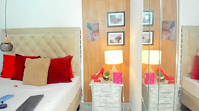 Snapshot of KimberlyBigBoobs chatting on November 5, 2025, 5:10 am KimberlyBigBoobs online show from November 5, 2025, 5:10 am