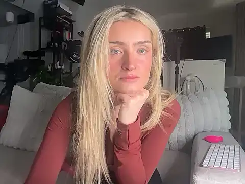 Snapshot of meggsworld chatting on December 15, 2025, 2:34 pm meggsworld online show from December 15, 2025, 2:34 pm