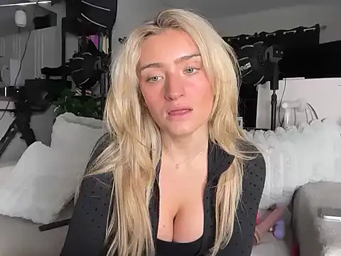 Snapshot of meggsworld chatting on December 20, 2025, 1:58 pm meggsworld online show from December 20, 2025, 1:58 pm