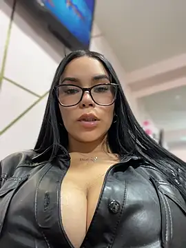 Naatalia online show from July 19, 2026, 7:43 pm