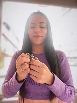 Naatalia online show from November 18, 2025, 6:00 pm