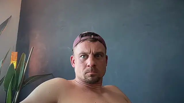Snapshot of Hagener985 chatting on April 7, 2026, 4:20 pm Hagener985 online show from April 7, 2026, 4:20 pm