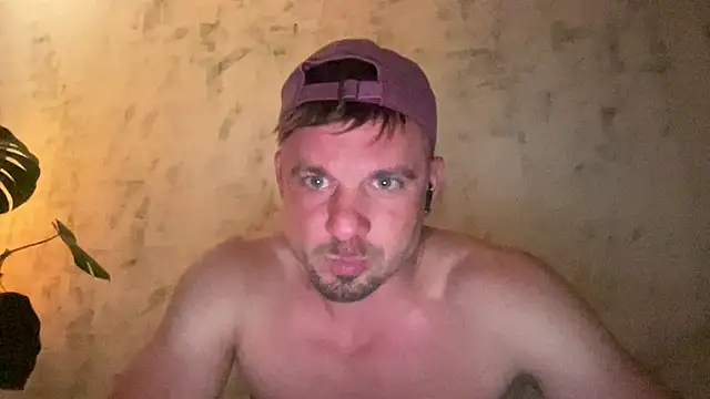 Snapshot of Hagener985 chatting on May 8, 2026, 12:14 am Hagener985 online show from May 8, 2026, 12:14 am