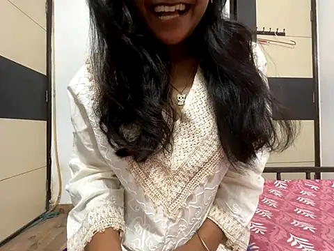 Snapshot of aliya_bhatt chatting on October 22, 2025, 4:17 pm aliya bhatt online show from October 22, 2025, 4:17 pm
