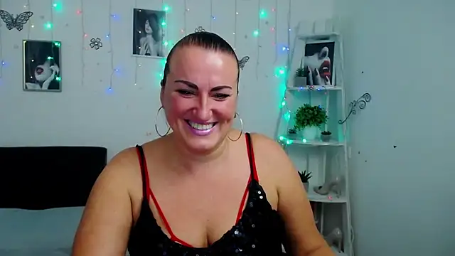 DianaMGG online show from October 14, 2025, 5:24 pm
