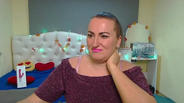 DianaMGG online show from November 19, 2025, 6:24 am