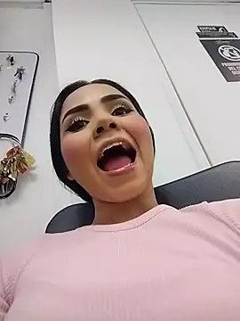 Natty roberts  online show from February 27, 2026, 9:47 pm