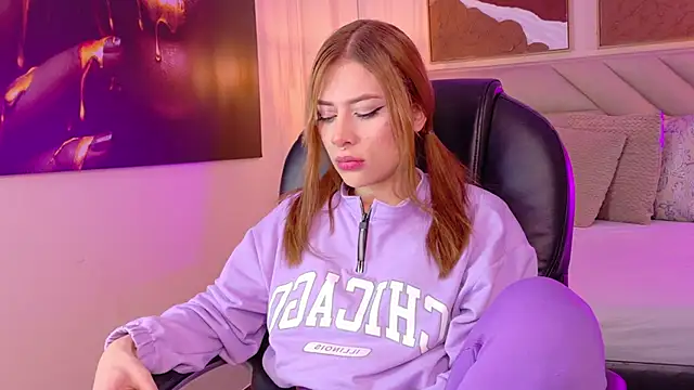 AmberHudson online show from January 7, 2026, 1:38 pm