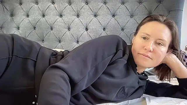 eatmypie69 online show from September 22, 2025, 12:11 pm