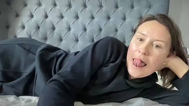 eatmypie69 online show from September 30, 2025, 9:26 am