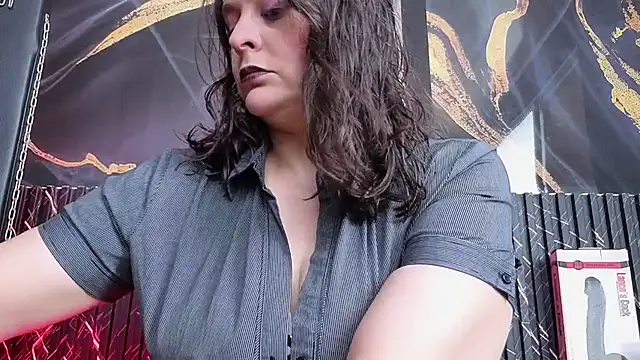 AmandaKovich online show from November 7, 2025, 7:18 pm