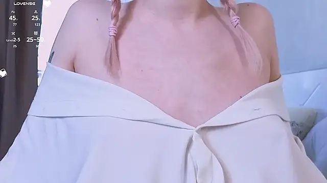 Snapshot of EdlaHewell chatting on February 3, 2026, 6:22 am EdlaHewell online show from February 3, 2026, 6:22 am