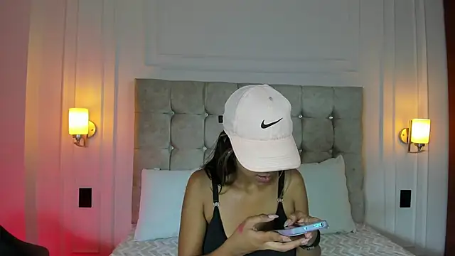 Snapshot of JasmineRoss_1 chatting on September 18, 2025, 7:06 pm JasmineRoss 1 online show from September 18, 2025, 7:06 pm