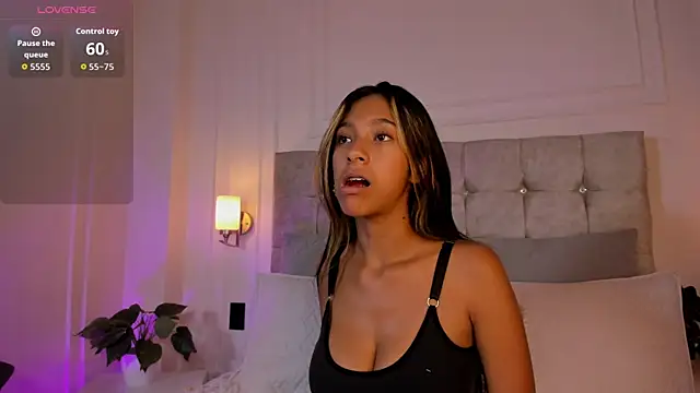 Snapshot of JasmineRoss_1 chatting on November 22, 2025, 7:13 pm JasmineRoss 1 online show from November 22, 2025, 7:13 pm