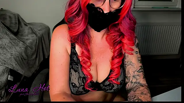 Lunalein online show from May 4, 2026, 6:44 pm