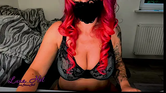 Lunalein online show from June 10, 2026, 7:04 pm