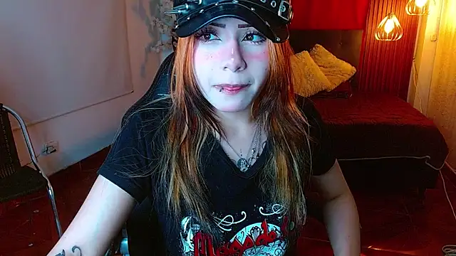 Snapshot of fyreandfox_ chatting on June 17, 2026, 7:46 pm fyreandfox online show from June 17, 2026, 7:46 pm