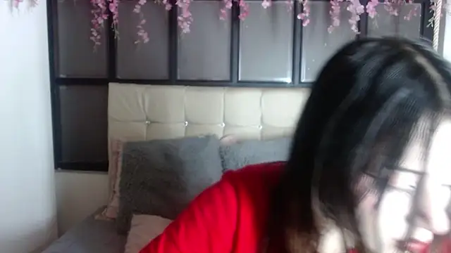 fyreandfox  online show from December 18, 2025, 7:18 pm