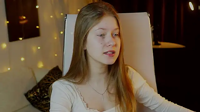 Snapshot of EveMundie chatting on February 3, 2026, 11:48 am EveMundie online show from February 3, 2026, 11:48 am