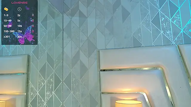 AnahisBennett online show from April 19, 2026, 12:11 am