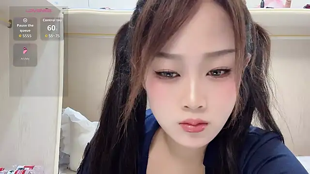 yueyue2003 online show from February 19, 2026, 12:57 pm