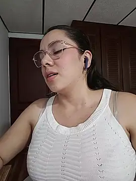 EmmaSulivan online show from April 9, 2026, 11:11 pm