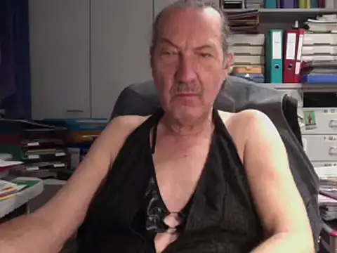 HMStraps01 online show from February 12, 2025, 3:27 pm