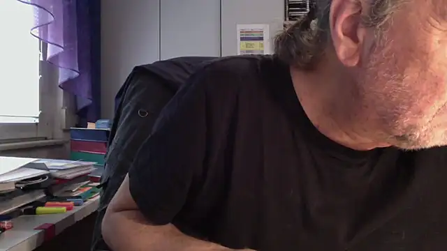 HMStraps01 online show from March 13, 2025, 10:36 am