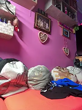 sexymelli18 online show from November 1, 2025, 6:57 pm