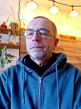 Snapshot of Xavspank2 chatting on February 18, 2026, 10:01 am Xavspank2 online show from February 18, 2026, 10:01 am