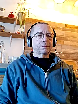 Snapshot of Xavspank2 chatting on January 7, 2026, 10:20 am Xavspank2 online show from January 7, 2026, 10:20 am