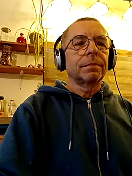 Snapshot of Xavspank2 chatting on January 13, 2026, 3:05 pm Xavspank2 online show from January 13, 2026, 3:05 pm