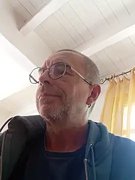 Snapshot of Xavspank2 chatting on October 9, 2025, 11:44 am Xavspank2 online show from October 9, 2025, 11:44 am