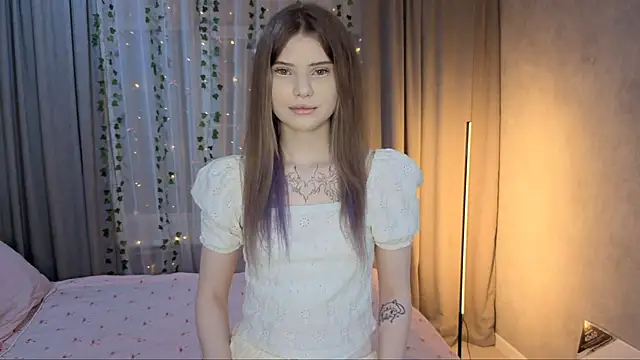 Snapshot of CarolinePepper chatting on April 15, 2026, 2:10 pm CarolinePepper online show from April 15, 2026, 2:10 pm